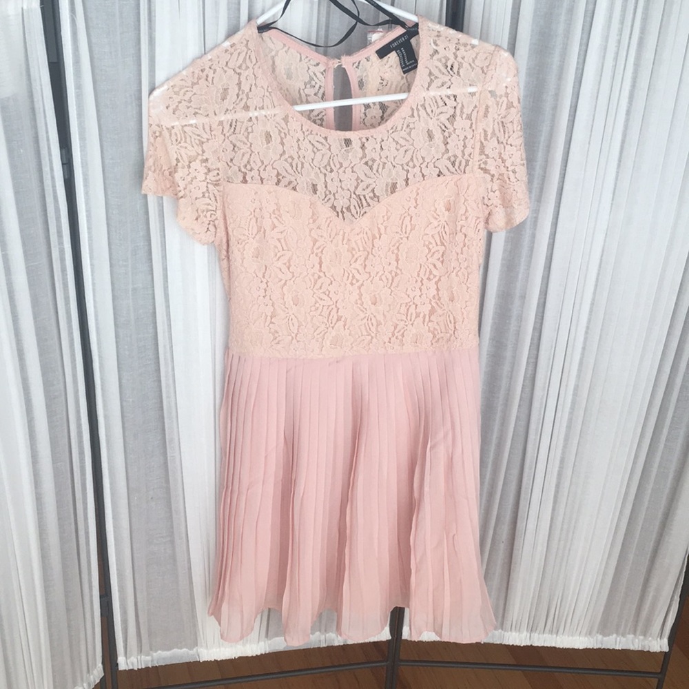 NWT Forever 21 lace dress in blush
